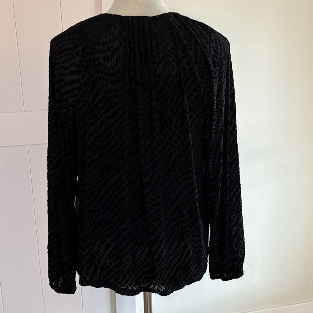 Simply Vera Vera Wang Black Textured Blouse - Picture 2 of 5